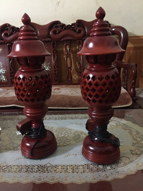 Cặp đèn thờ gỗ cao 48 cm